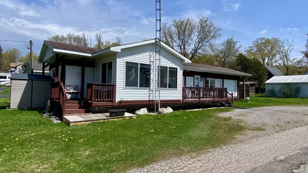 8131 4th Street, Onekama, MI 49675