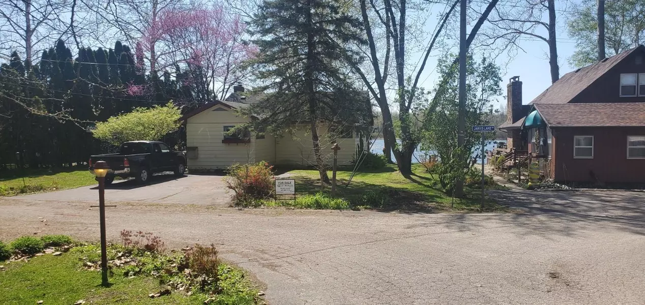 9080 Jarvis Lake Road, Eau Claire, MI 49111