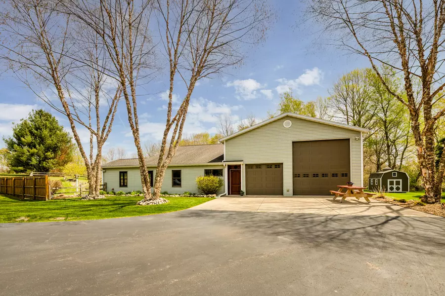 2811 Fairview Road, Eau Claire, MI 49111