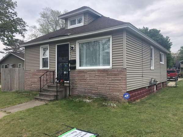 1011 W Larch Avenue, Muskegon, MI 49441