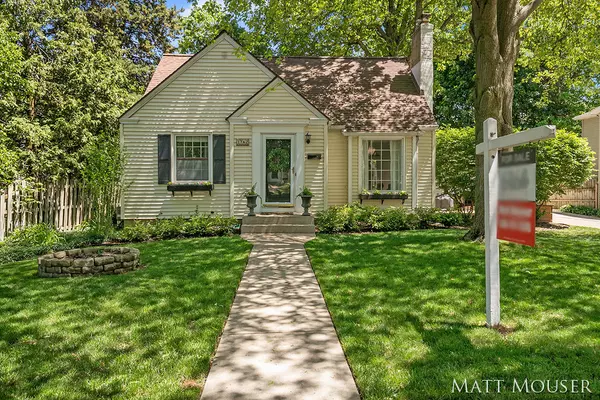 1762 Warwick SE Road, East Grand Rapids, MI 49506