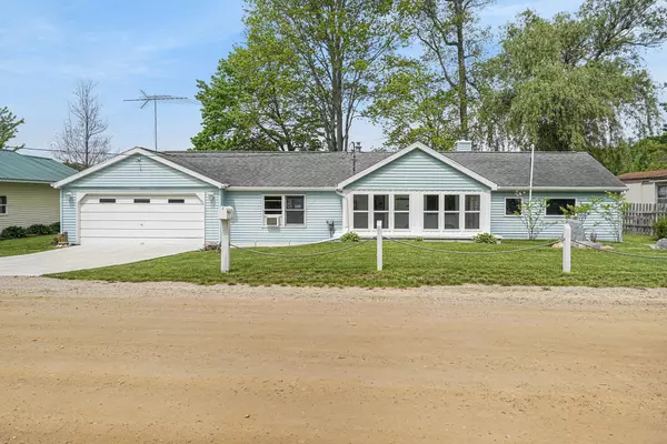 1031 S Coolidge Avenue, Six Lakes, MI 48886