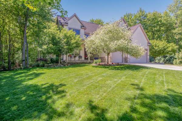 977 Cedar Wood Trail, Norton Shores, MI 49441