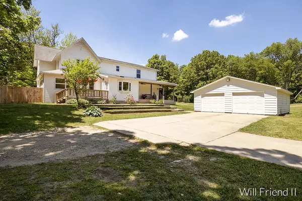 1608 W Leinaar Road, Delton, MI 49046