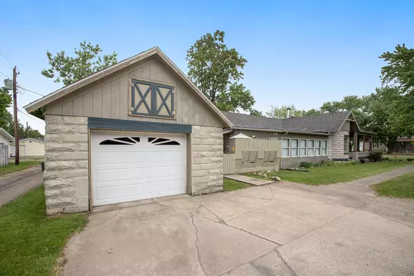 Three Oaks, MI 49128,510 S Elm Street