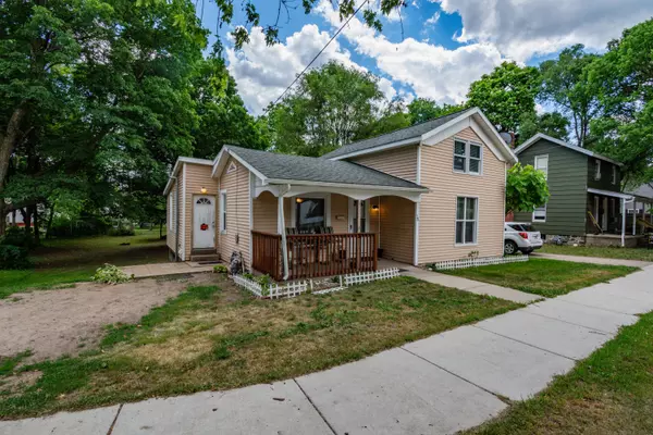 Hillsdale, MI 49242,38 Mead Street