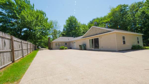 1142 W Mount Garfield Road, Norton Shores, MI 49441