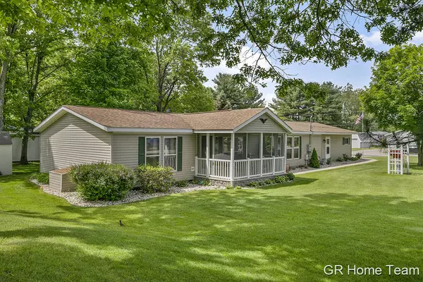 8640 Mohawk Trail, Howard City, MI 49329