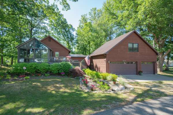 45598 Peninsula E Drive, Grand Junction, MI 49056