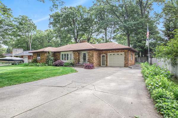 4042 Stamford Drive, Norton Shores, MI 49441