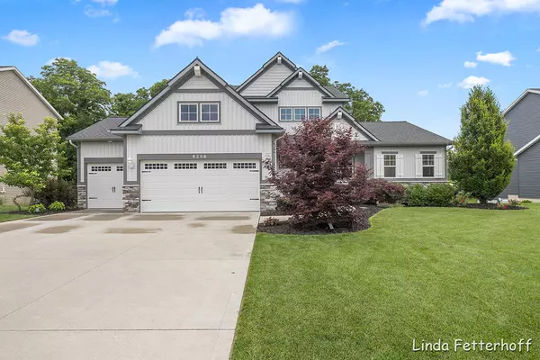 6286 Harmon Green Avenue, Grandville, MI 49418