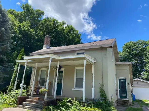 308 East Street, Jonesville, MI 49250