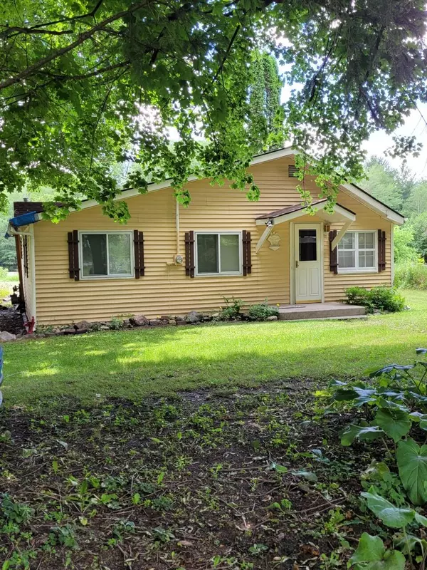 202 E Angel Avenue, Barryton, MI 49305