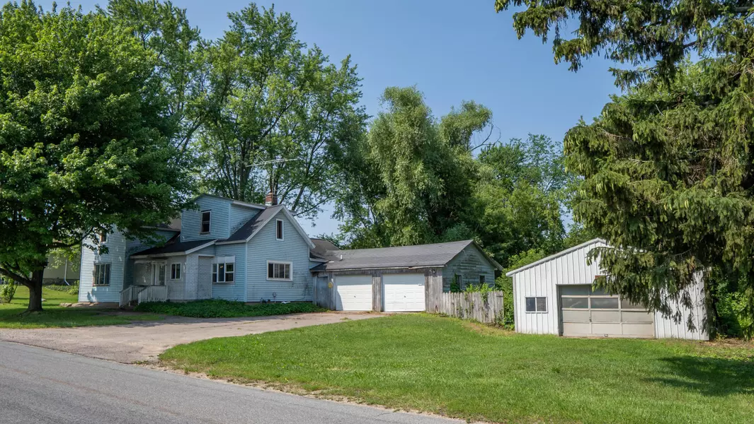 21679 Kenowa Avenue, Conklin, MI 49403