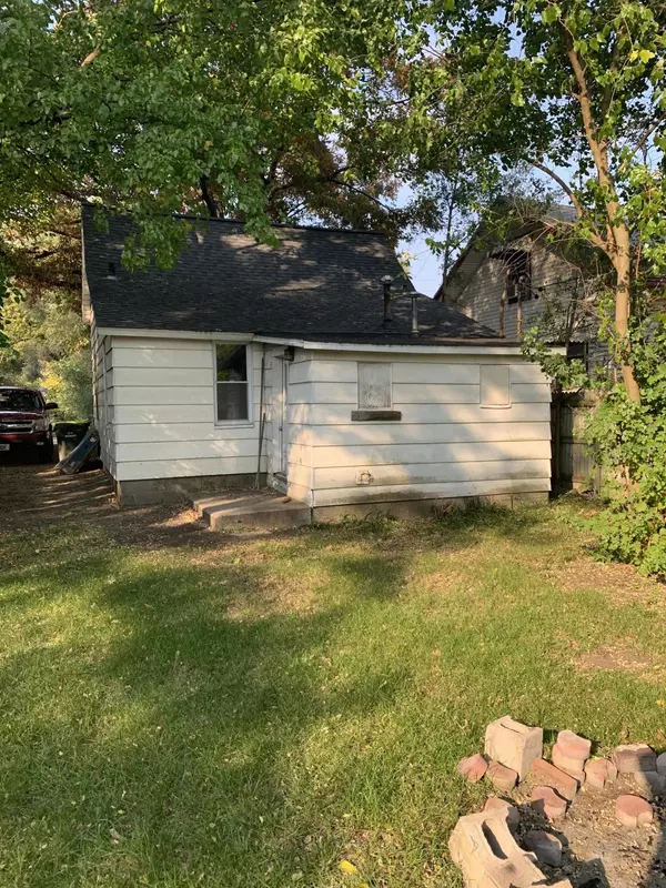 Muskegon, MI 49442,891 E Forest Avenue