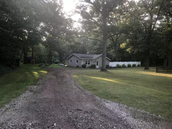 3199 S Wolf Lake Road, Fruitport, MI 49415