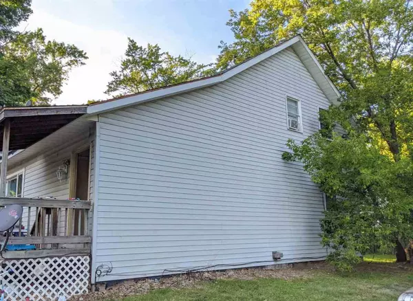 Jonesville, MI 49250,213 READING AVE