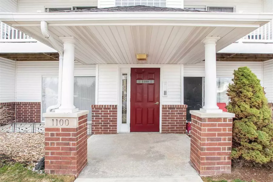 1104 CAROM CIRCLE #100, Mason, MI 48854