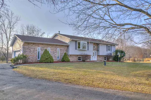 10260 COON HILL RD, Munith, MI 49259
