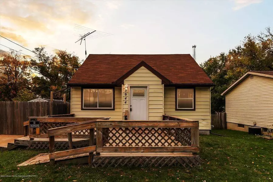 5944 SUPERIOR, Lansing, MI 48911