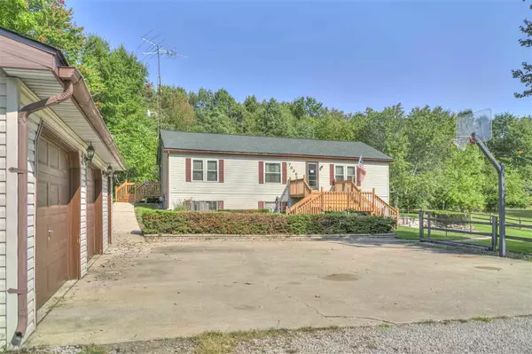 Munith, MI 49259,7628 COON HILL RD