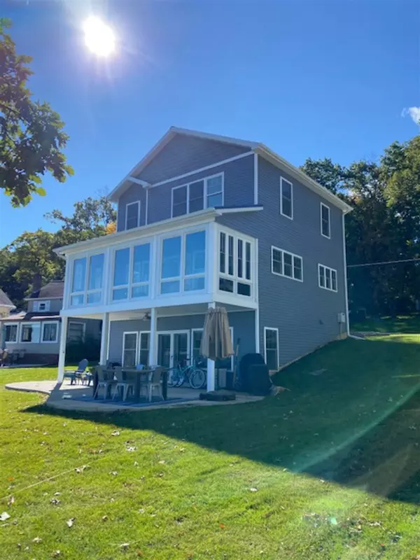 Clarklake, MI 49234,582 WOODLAND DR