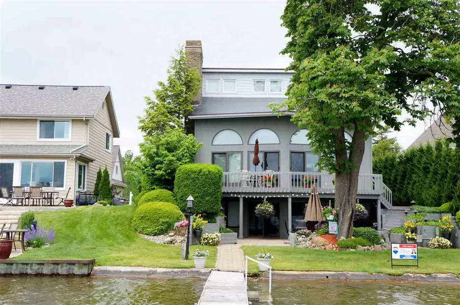 8476 N SHORE DR, Clarklake, MI 49234