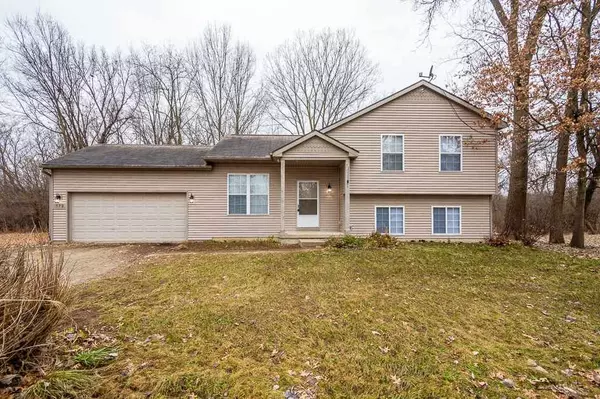 372 CHAZS LANDING, Michigan Center, MI 49254