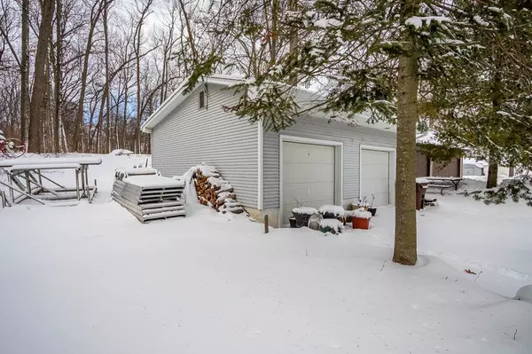 Manitou Beach, MI 49253,8226 CLARKS COVE