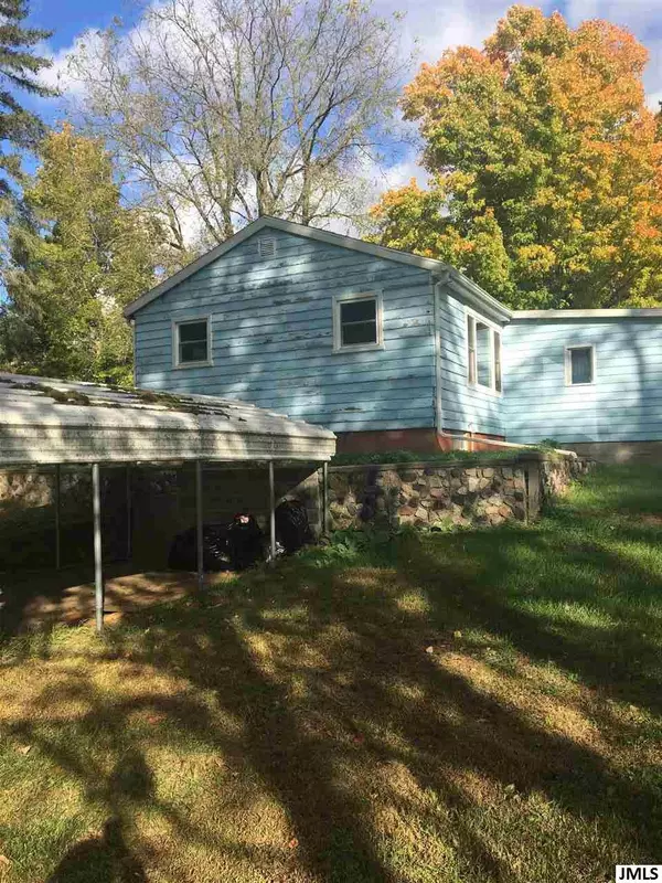 Dansville, MI 48819,560 DEXTER TR