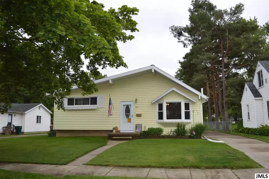 405 W HODGE, Lansing, MI 48910