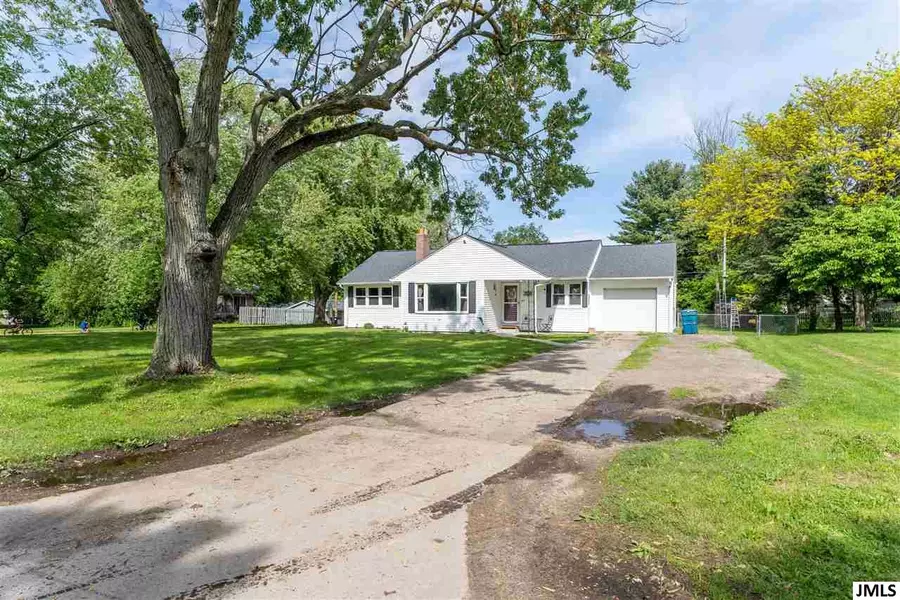 713 WINIFRED ST, Jackson, MI 49202