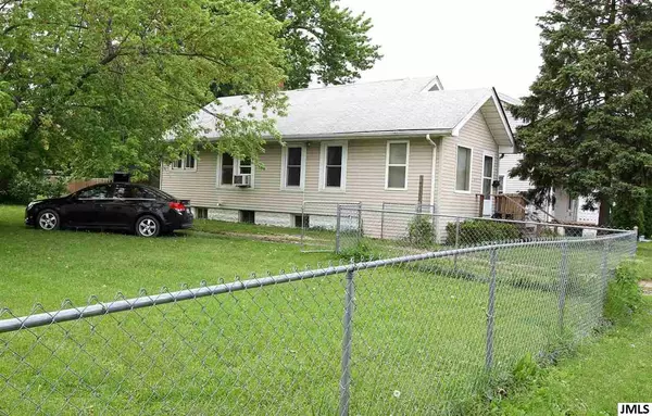 Adrian, MI 49221,836 DIVISION ST