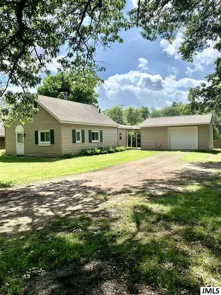 5898 WOLF LAKE RD, Grass Lake, MI 49240