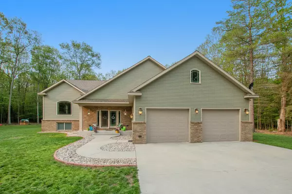 8521 S Harnden Road, Fremont, MI 49412