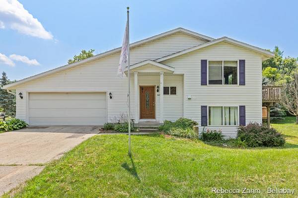 5675 Verta NE Drive, Belmont, MI 49306