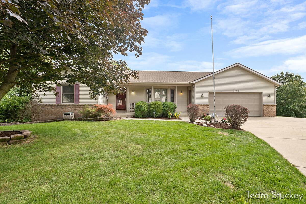 366 Glen Arbor NE Drive, Rockford, MI 49341