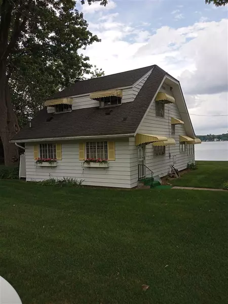8844 N SHORE DR, Clarklake, MI 49234