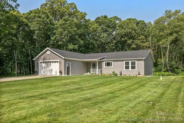 432 Bag End Drive, Sparta, MI 49345