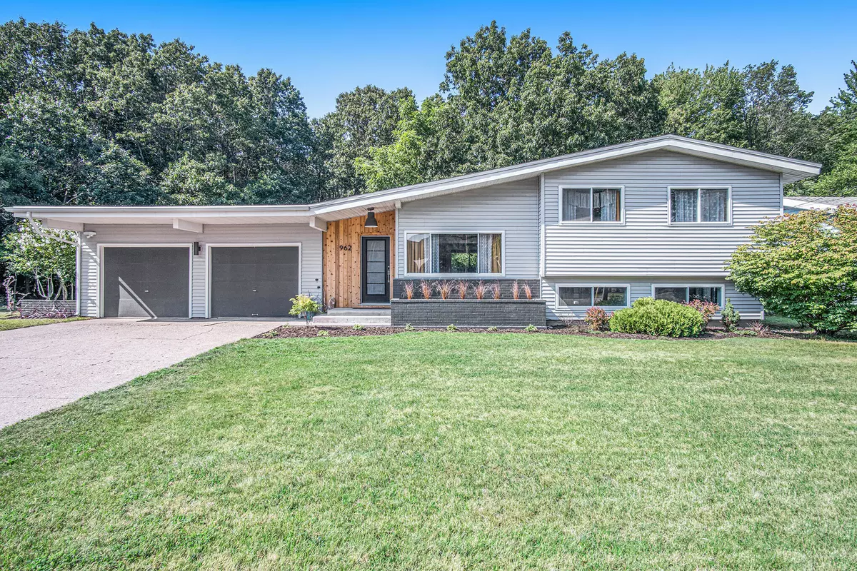 Norton Shores, MI 49441,962 Seminole Road