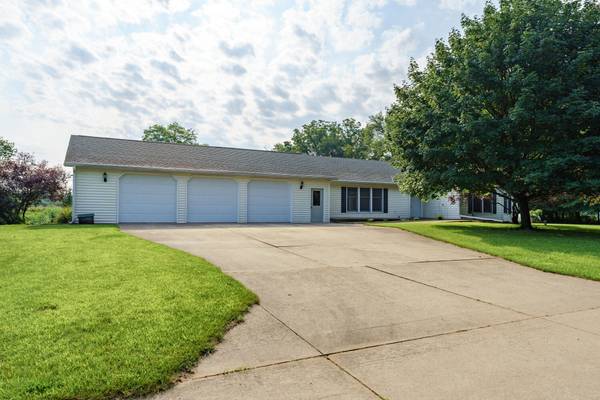 50431 Spring Lake Rd, Marcellus, MI 49067