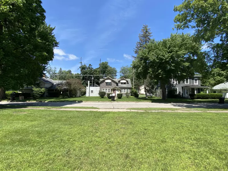 306, 08, 10 Pennsylvania, Dowagiac, MI 49047