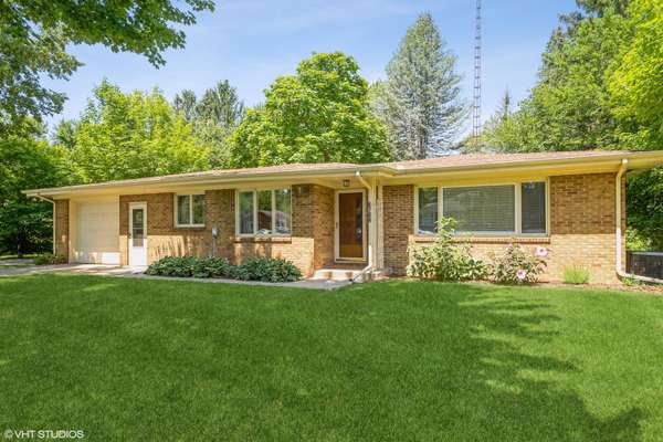 6789 Bayview Drive, Coloma, MI 49038