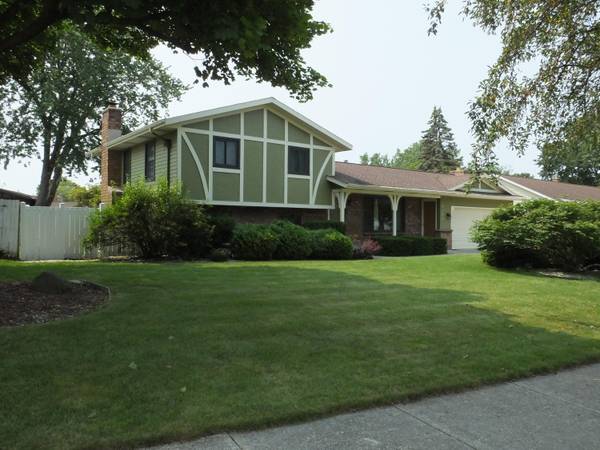 5321 Queensbury SE Drive, Kentwood, MI 49508