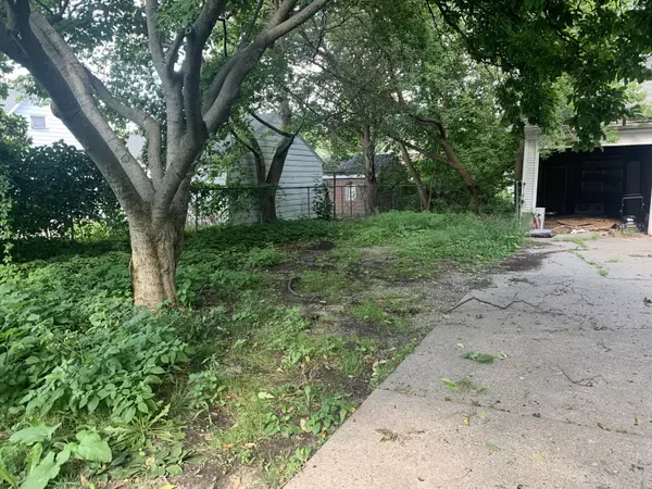 Lansing, MI 48933,524 N Pine Street
