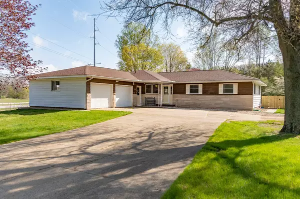 59445 S Lagrave Street, Paw Paw, MI 49079