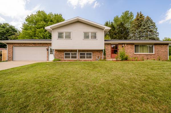 304 Tannery Drive, Coloma, MI 49038