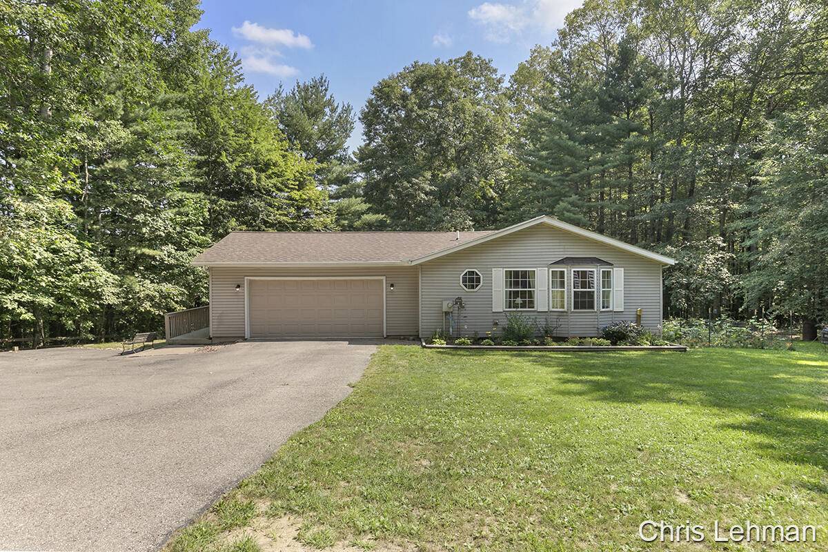 72 Hunter Lake Drive, Gowen, MI 49326