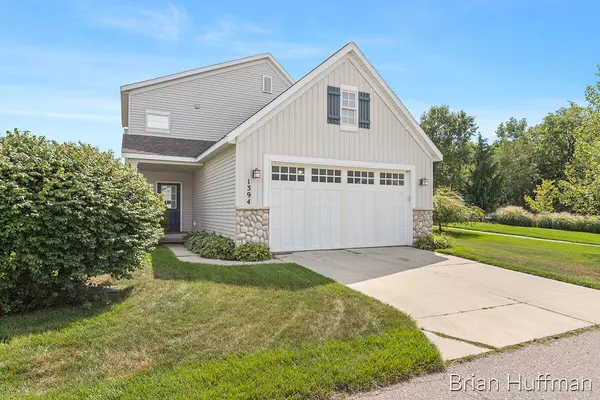 1394 Highland Hill, Lowell, MI 49331