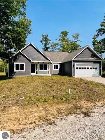 2775 E 34 Road, Cadillac, MI 49601